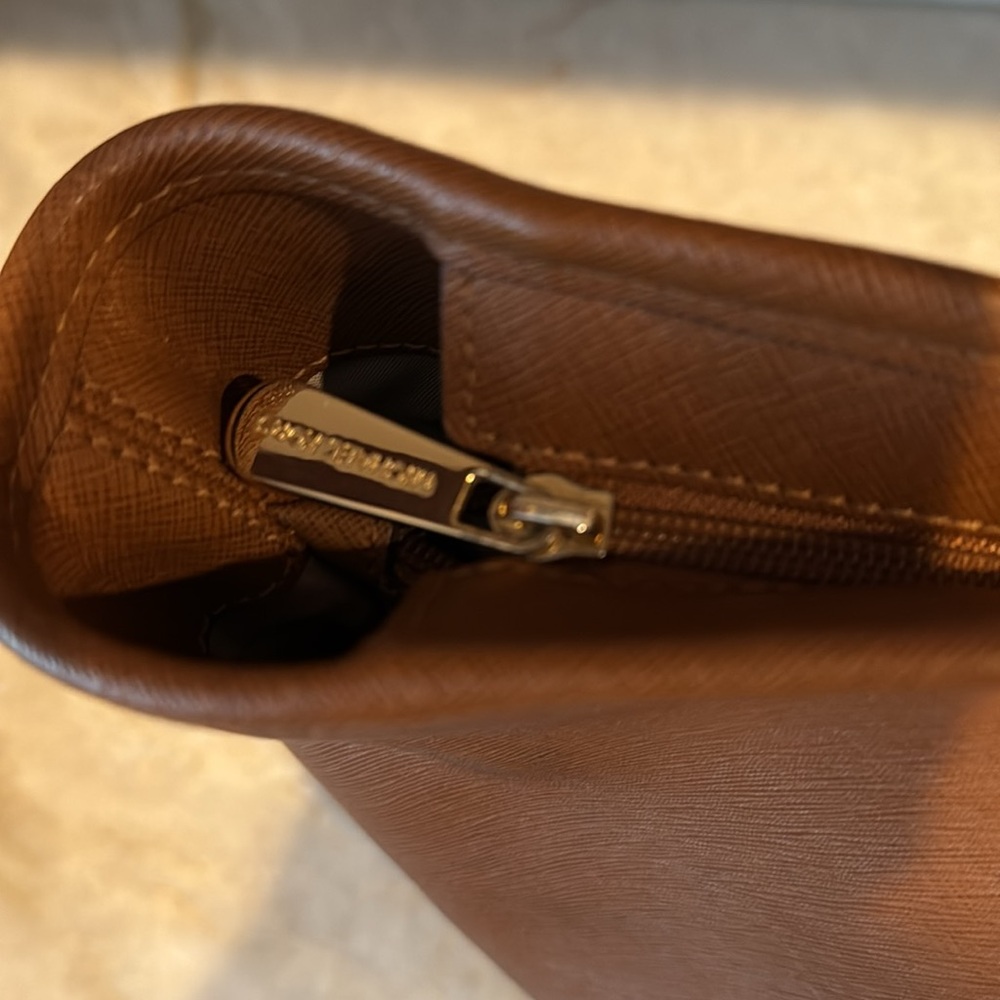 Michael Kors Tan Multifunctional Tech Friendly Le… - image 6